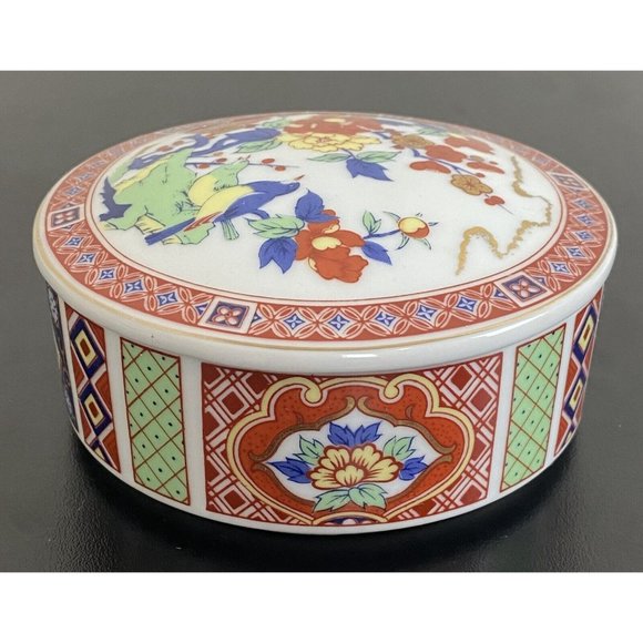 Chinese Porcelain Round Trinket or jewelry box with bird and flowers Lidded - Picture 3 of 9